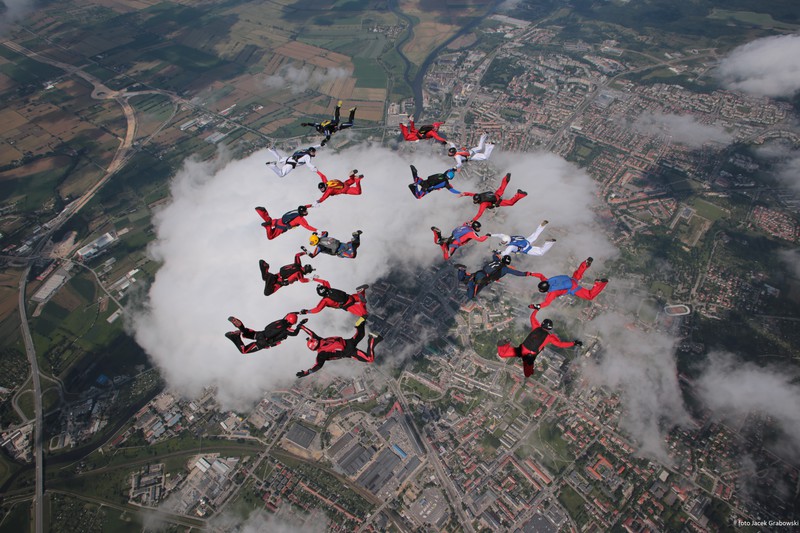 Elbląg, Skoczkowie podczas tworzenia formacji nad Elblągiem