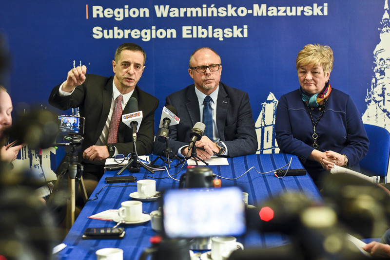 Elbląg, O ASF mówiono dzisiaj na konferencji parlametarzystów PO. Od lewej: Jerzy Wcisła, Jacek Protas i Elżbieta Gelert Elbląg, O ASF mówiono dzisiaj na konferencji parlametarzystów PO. Od lewej: Jerzy Wcisła, Jacek Protas i Elżbieta Gelert