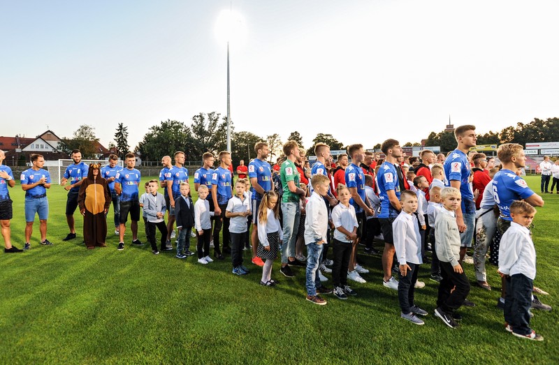 Elbląg, Młodym piłkarzom towarzyszyli zawodnicy Olimpii Elbląg