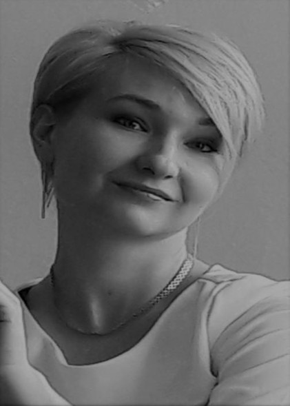 dr Magdalena Spryszyńska jest wykładowcą Elbląskiej Uczelni Humanistyczno-Ekonomicznej