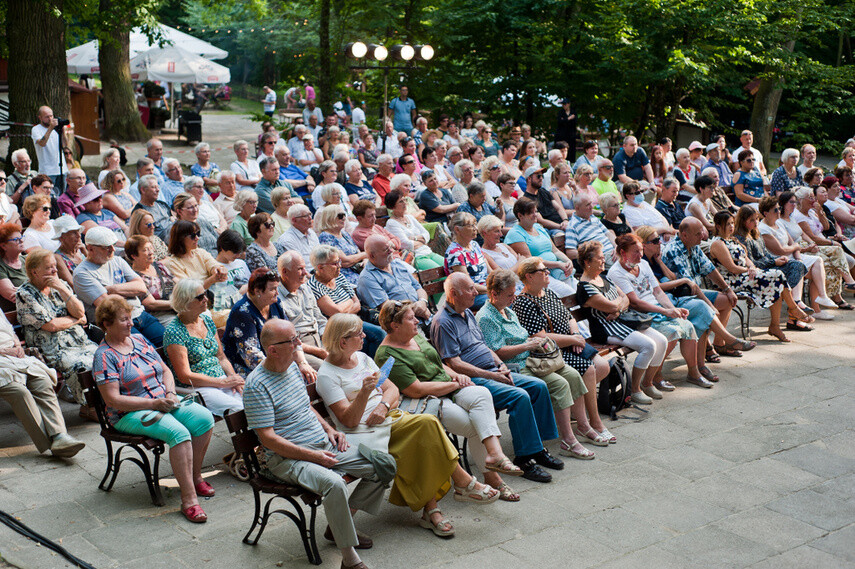 Elbląg, Profesor i studentka. Dwa światy na scenie przy stoliku