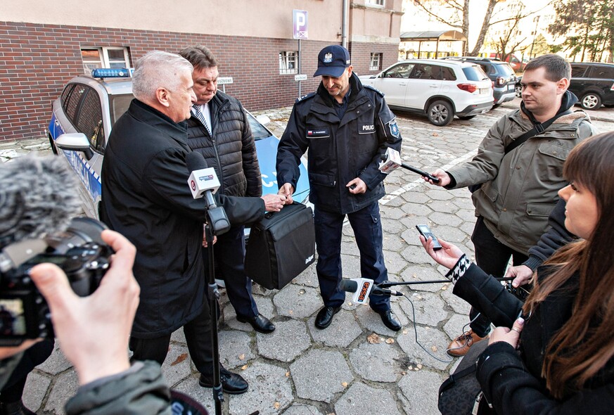 Elbląg, Nowe auto i alkomat trafiły do elbląskich policjantów