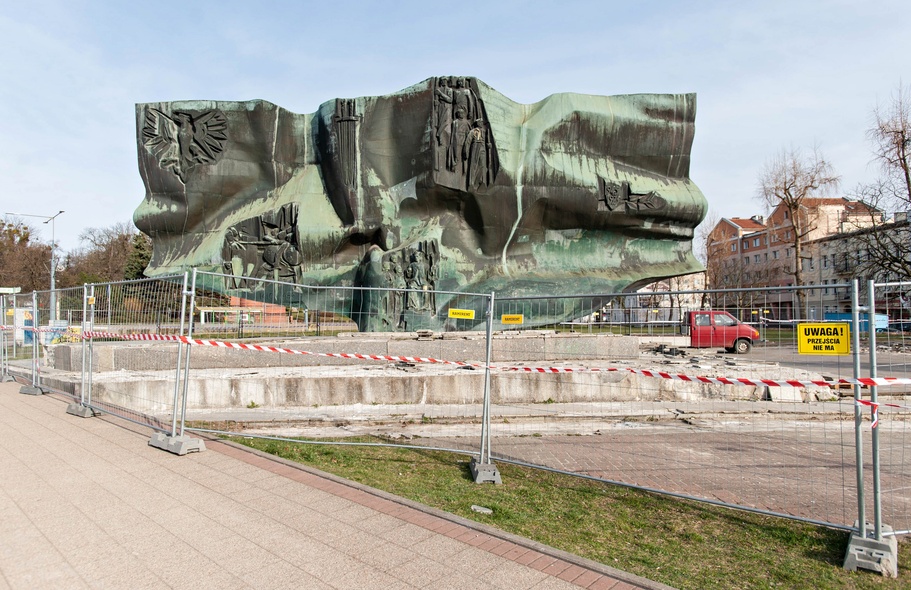 Elbląg, Odrodzenie pomnika Elbląg, Odrodzenie pomnika