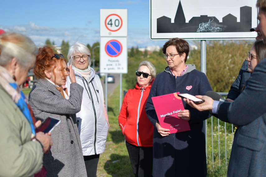 Elbląg, Mieszkańcy Zatorza wzięli udział w konferencji prasowej posłanki Moniki Falej Elbląg, Mieszkańcy Zatorza wzięli udział w konferencji prasowej posłanki Moniki Falej