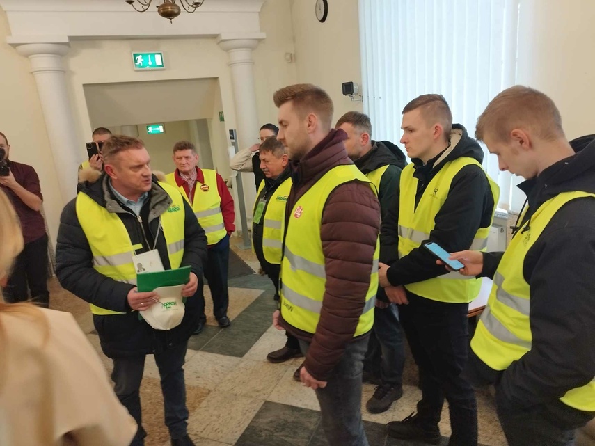 Elbląg, Protestujący w KPRM.