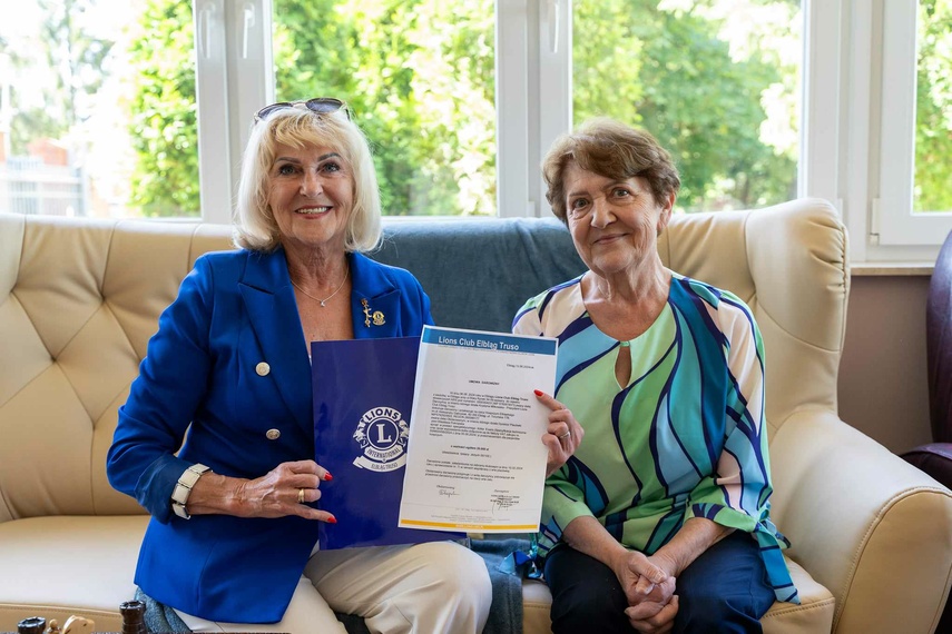 Elbląg, Od lewej: Krystyna Milkowska, prezydent Lions Club Elbląg Truso. oraz dr Wiesława Pokropska, dyrektor hospicjum