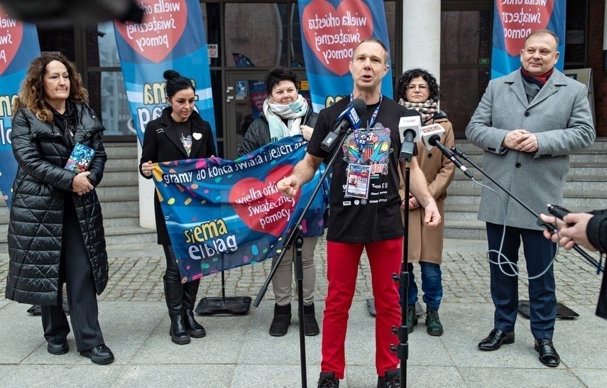 Elbląg, O finale WOŚP w Elblągu opowiadali m.in. Adam Krause (szef sztabu, w środku) i prezydent Michał Missan