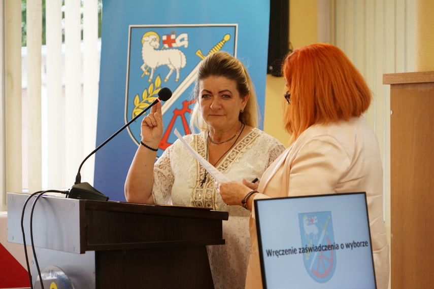 Elbląg, Ewa Pastuszuk składa przyrzeczenie przed objęciem mandatu radnej Elbląg, Ewa Pastuszuk składa przyrzeczenie przed objęciem mandatu radnej