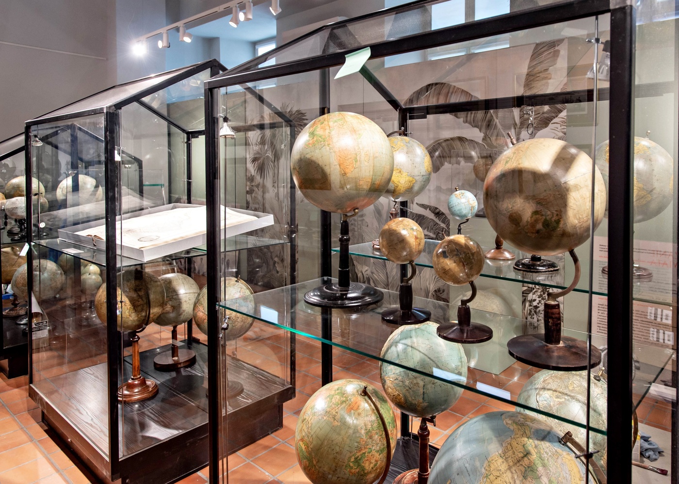 Elbląg, Michał Kozłowski: Wersji globusów jest bez liku