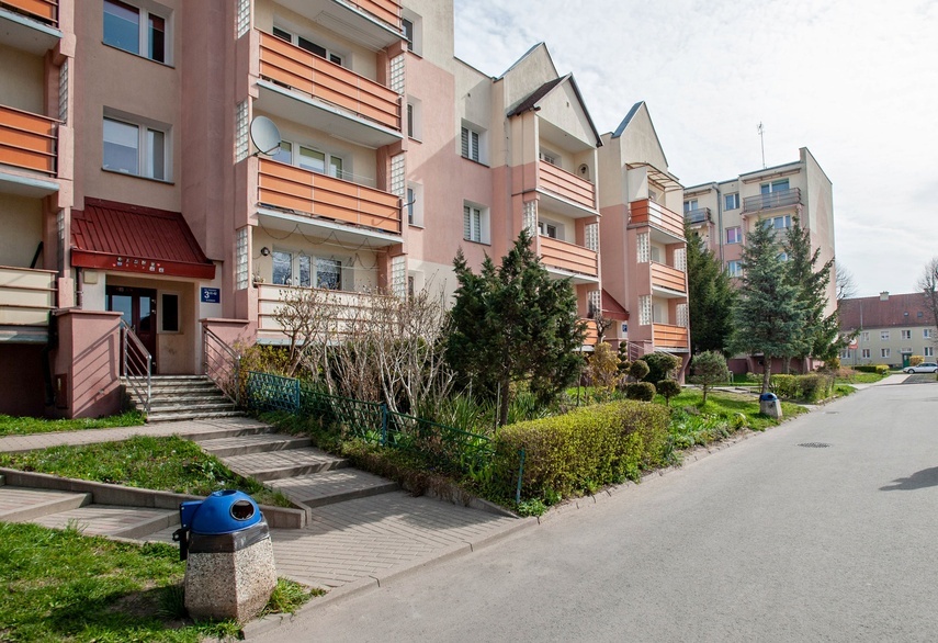 Elbląg, Mieszkańcy nie kwestionują zasadności budowy chodnika, lecz wyłącznie jego przebieg. Ich zdaniem może być on poprowadzony obrzeżem zieleni,