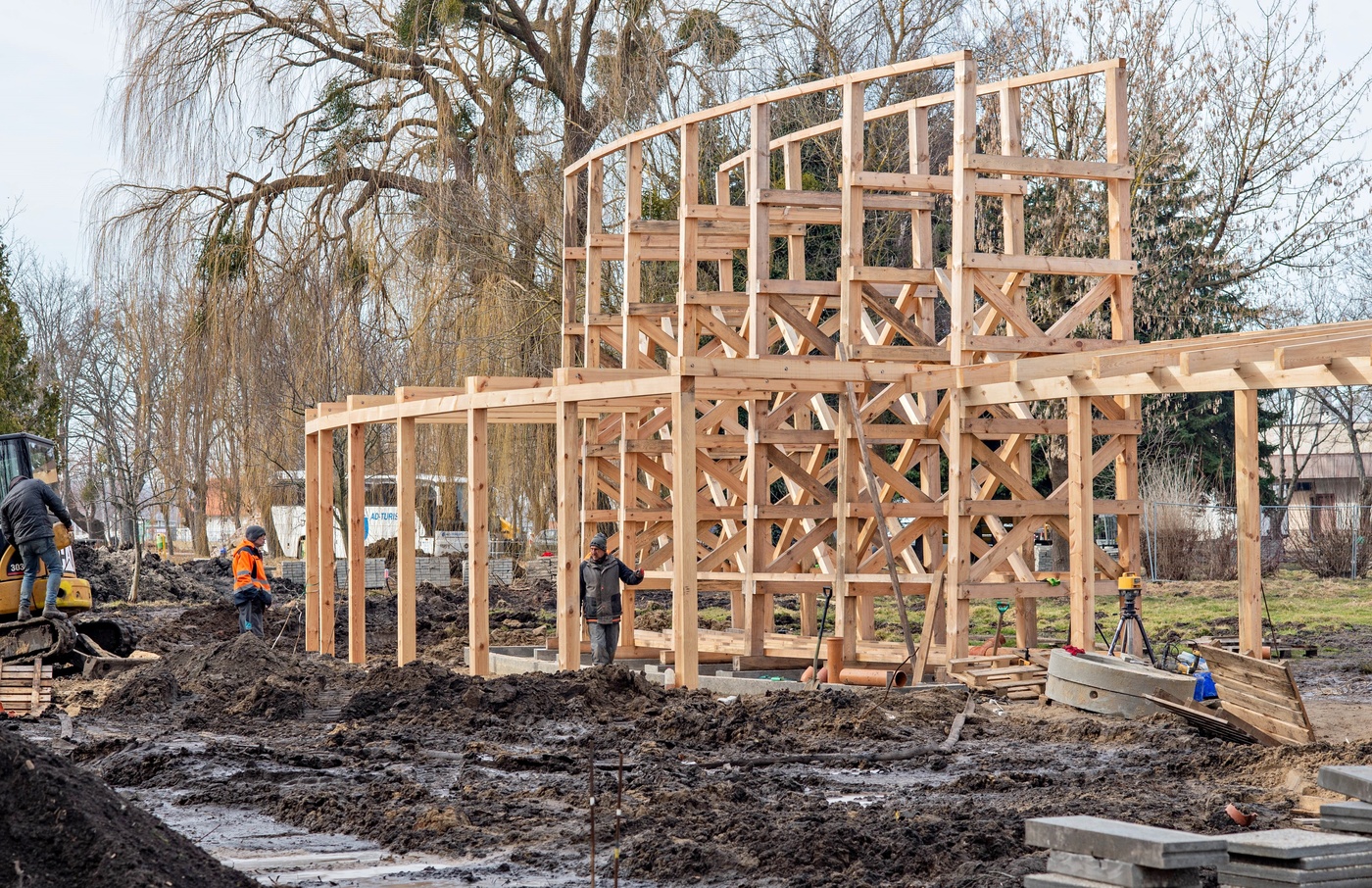 Elbląg, Naprzeciwko dworca budowana jest tężnia,