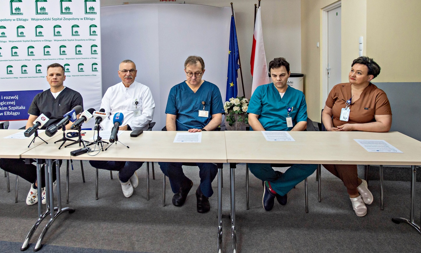 Elbląg, Od lewej lekarze: Michał Koszyk, Grzegorz Sosnowski, Marek Pietruszka, Michał Bielski oraz Mariola Żyłowska, kierownik bloku operacyjnego WSZ