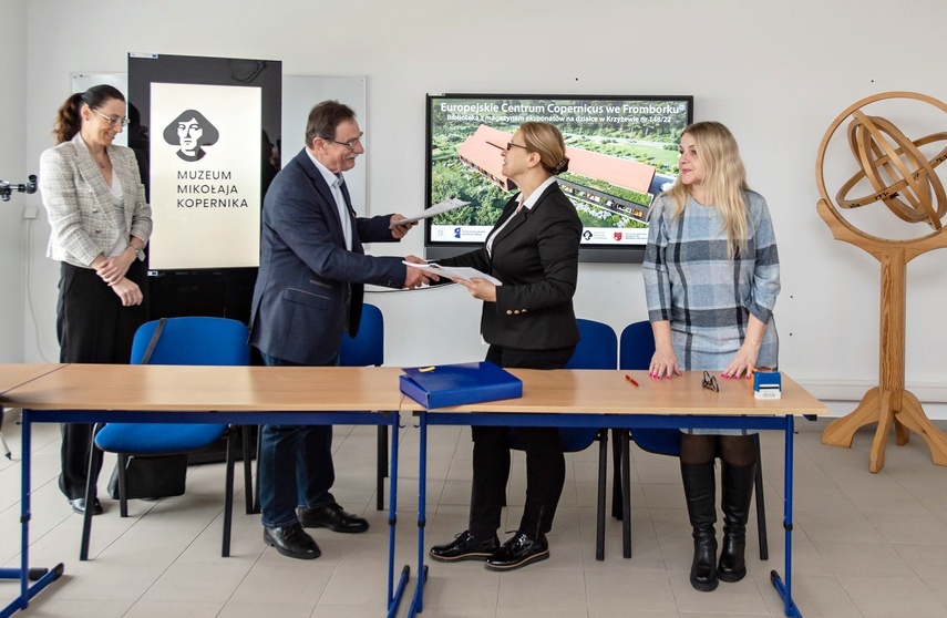 Elbląg, Umowe podpisano w budynku parku astronomicznego