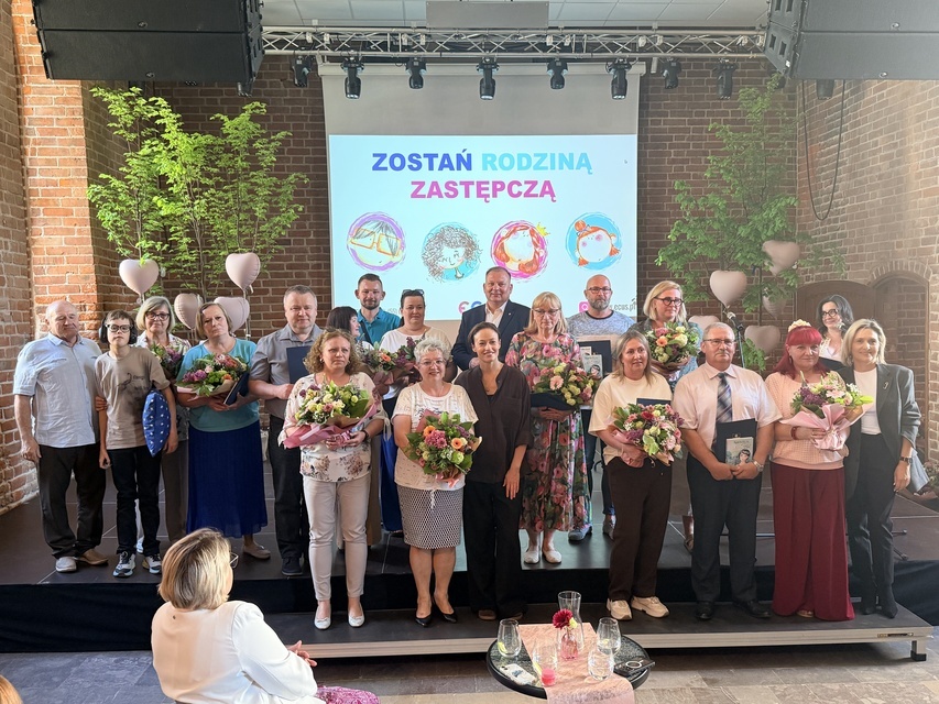 Elbląg, Magdalena Różczka i zwyczajne-niezwykłe rodziny w Elblągu