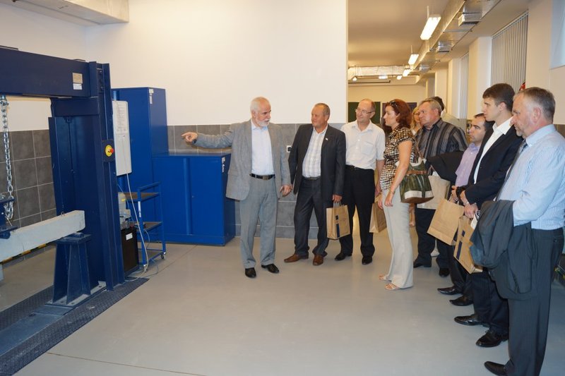 Na delegacji wrażenie zrobiło nowoczesne wyposażenie sal dydaktycznych i laboratoriów Instytutu Politechnicznego PWSZ,