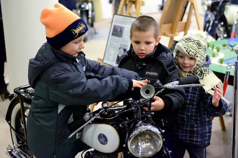 Elbląg, Młodzi byli zachwyceni zabytkowymi motocyklami