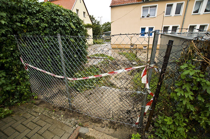 Elbląg, Płot, który podzielił sąsiadów