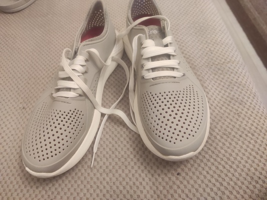 Elbląg okazja!!!!!     Sprzedam buty sportowe Crocs rozm 42 parę razy ubrane stan bardzo dobry cena 70zł  oraz klapki