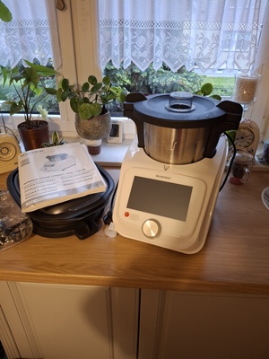 Elbląg Sprzedam robot kuchenny, ,Monsieur Cuisine Connect zakupiony w Lidlu. 
Robot mało uzywany w bardzo dobrym