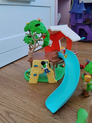 Elbląg Sprzedam zestaw Playmobil nr 71001 - domek na drzewie ze zjeżdżalnią i ogniskiem led. Stan bdb.