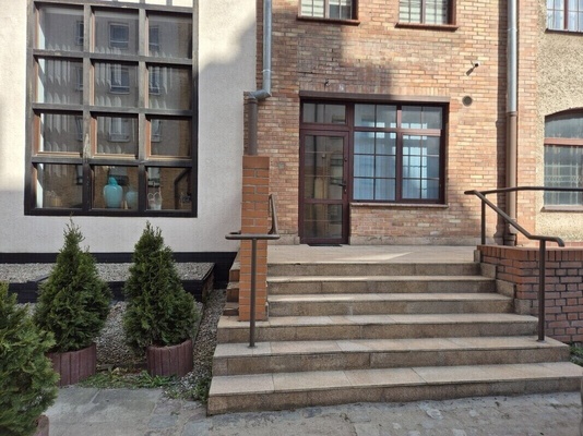 Elbląg 🏢 Wynajmę lokal użytkowy przy ulicy Wieżowej – 100 m2 na parterze i w piwnicy! 💼Parter: