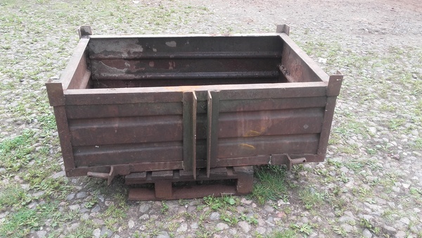 Elbląg witam mam do sprzedania zawieszana skrzynie transportowa na tył ciągnika skrzynia cała metalowa solindna