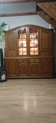 Elbląg Sprzedam podświetlaną dębową witrynę.