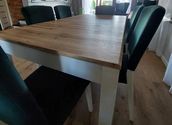 Elbląg Sprzedam zestaw stół rozkładany plus sześć krzeseł. 
Stół kolor biały, blat dąb wotan. Rozmiar 160x90,po