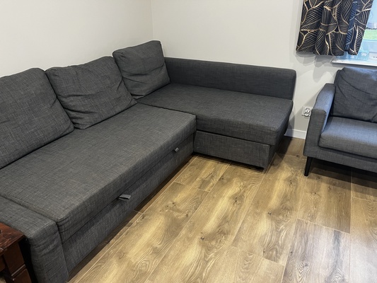 Elbląg Sprzedam dużą rogówkę oraz fotel w komplecie, kupione w IKEA. Wymiary: Rogówka: dl. 220 cm szer. 90/150 cm,