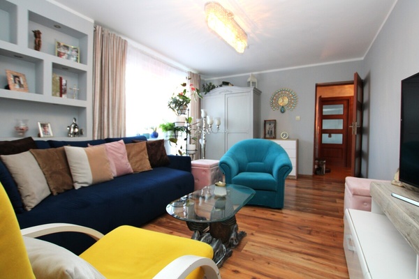 Elbląg NIERUCHOMOŚCI ANNA KRASZEWSKA  Mieszkanie 3-pokojowe z balkonem i mediami miejskimi  ul. Malborska