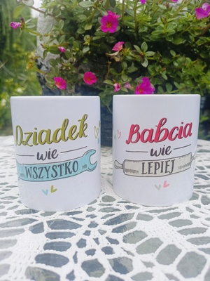 Elbląg Dwa ceramiczne kubeczki
Zestaw dla dziadków 
Stan, nowe 
Sprzedam, ,dziadków, ,za 20 zł w komplecie. 
Elbląg