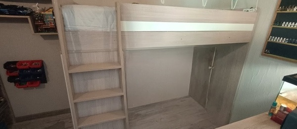 Elbląg Witam mam na sprzedaż łóżko z materacem piętrowe tzw antresole wymiary:
Długość 210 cm 
Szerokość 95 cm