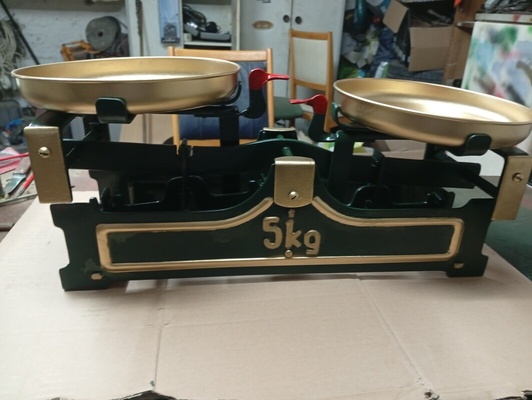 Elbląg sprzedam wagę szalkową po pełnej renowacji atrakcyjny wygląd kolor ciemna zieleń plus  złocenia sprawna