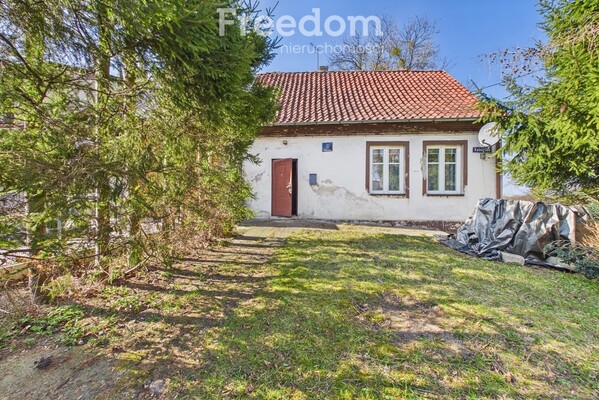 Elbląg FREEDOM NIERUCHOMOŚCISprzedam dom - Młynary, Kościelna.&nbsp;Dom z potencjałem w spokojnej okolicy –