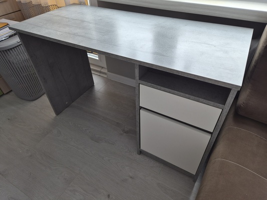 Elbląg Biurko wymiary 120x54,wysokość 75cm.
Biurko w stanie idealnym. Używane ok. roku.
Kupione w jysk.
Odbiór we