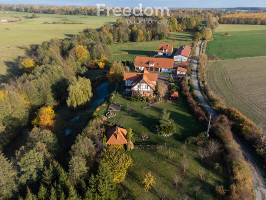 Elbląg FREEDOM NIERUCHOMOŚCISprzedam dom - Stegny. Mam przyjemność zaprezentować Państwu wyjątkową posiadłość na
