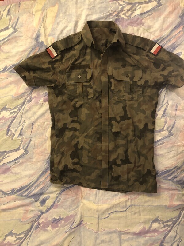 Elbląg Koszula w moro używana. Koszula w bardzo dobrym stanie. Noszona sporadycznie w minionym sezonie.