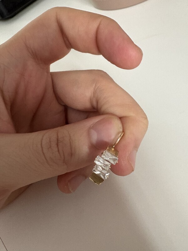 Elbląg Wczoraj w Biedronce na Rawskiej zgubiłam kolczyk. 
Jest to dla mnie bardzo ważna pamiątka o dużej wartości