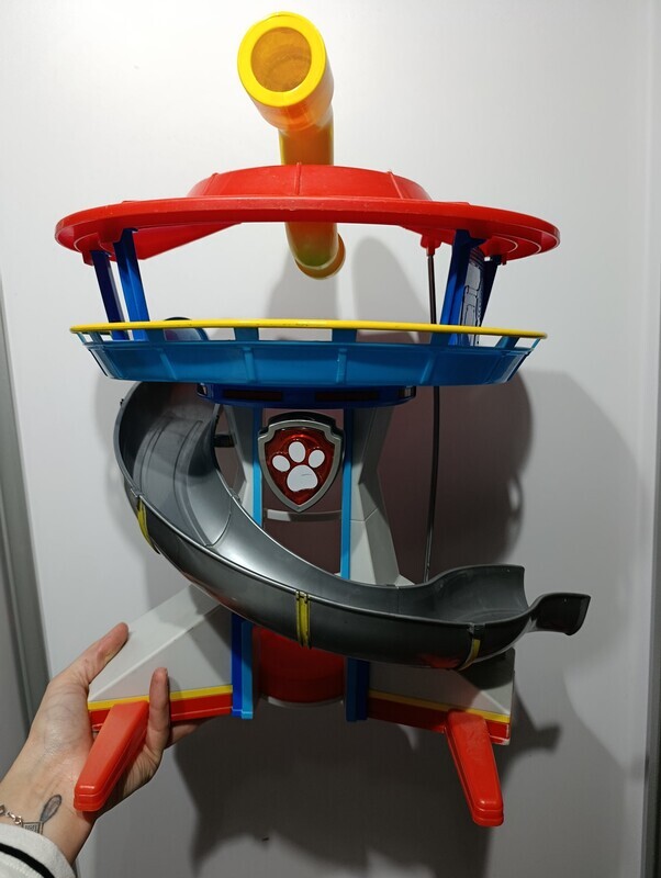 Elbląg Sprzedam bazę Psi patrol. Stan dobry. Do wyczyszczenia. Po naciśnięciu świeci się i wypowiada różne zdania w