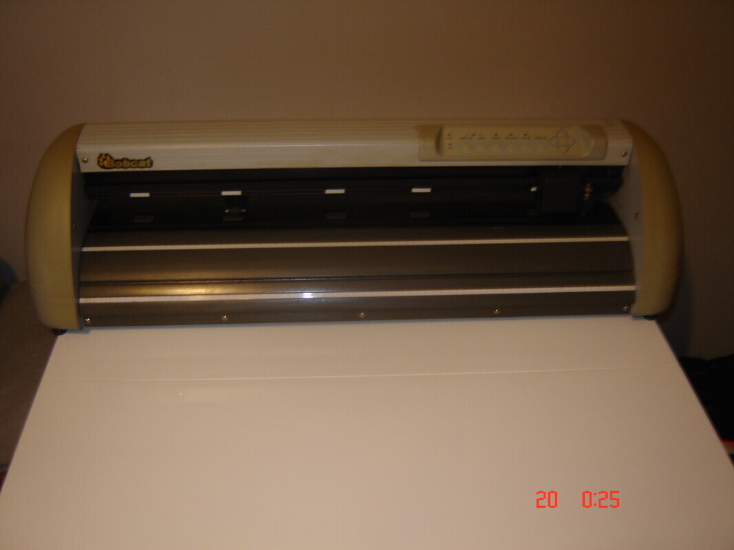 Elbląg Sprzedam ploter tnący 2D BOBCAT 60,zakupiony w 2006 roku i nigdy nie był używany.