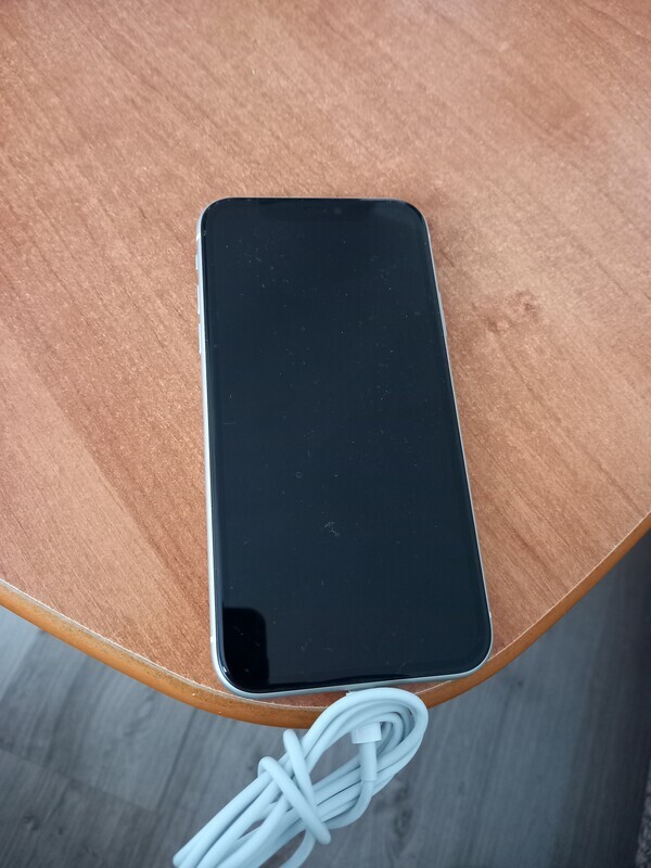 Elbląg Witam sprzedam iphone 11.na części. ewentualnie. naprawa i telefony. na klawiaturę sprawne. stan dobry. cena za