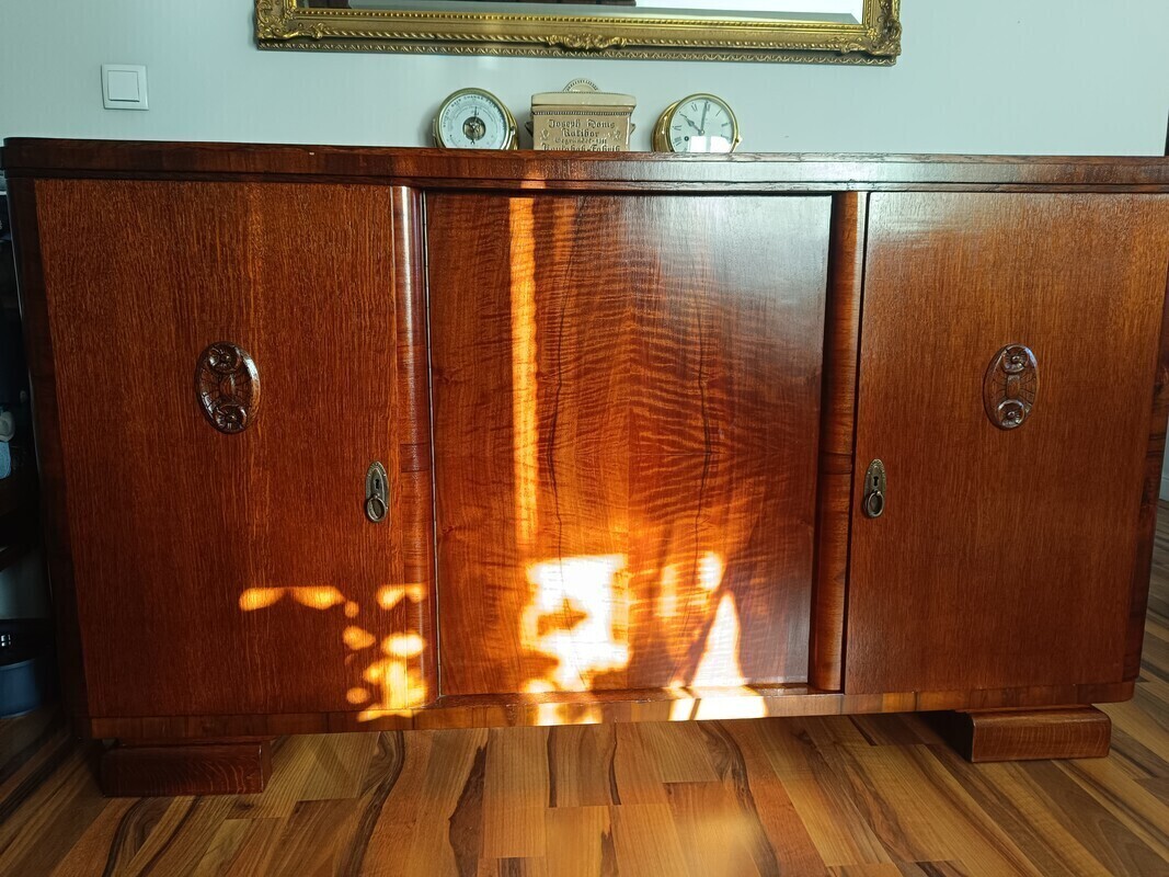 Elbląg Sprzedam  w bardzo dobrym stanie  piękną, dużą komodę/bufet trzy drzwiową w stylu art deco, obecnie znów bardzo