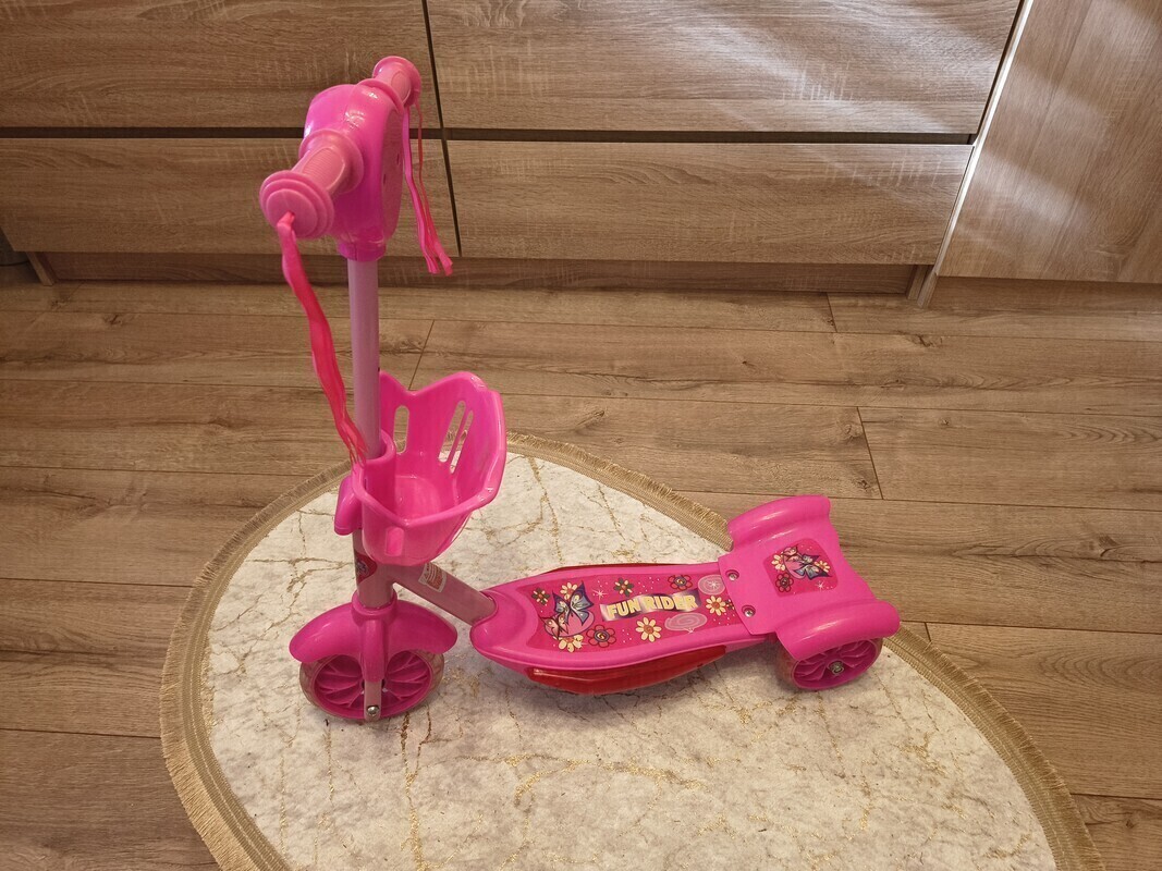 Elbląg Post grzecznościowy. Hulajnoga trójkołowa dla dziewczynki 40 zł