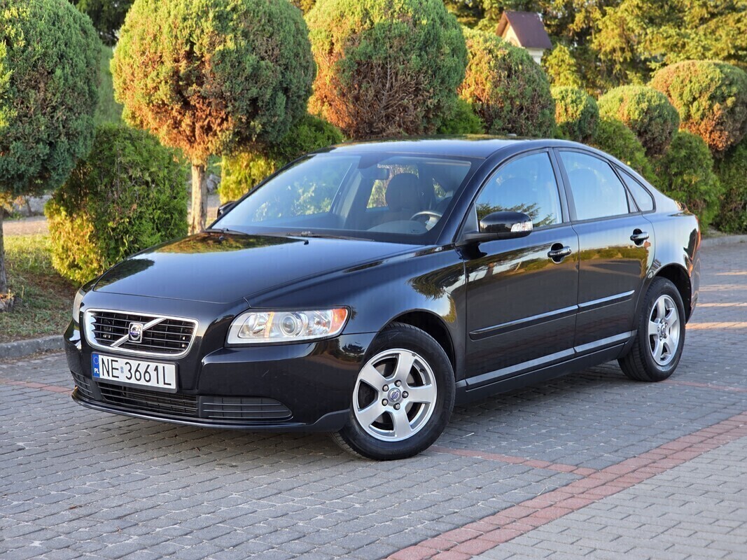 Elbląg Oferuję do sprzedaży Volvo S40 z 2007 roku – klasyczny sedan z niezawodnym silnikiem benzynowym 1.8 o