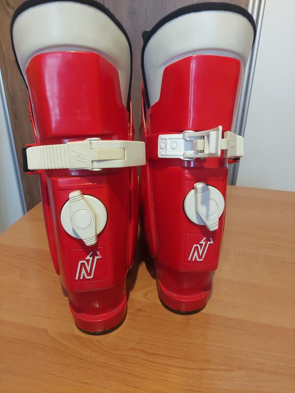 Elbląg Sprzedam buty narciarskie włoskiej firmy Nordica. Rozmiar buta 43,5 - 44 (28 - 28,5 cm). Więcej informacji