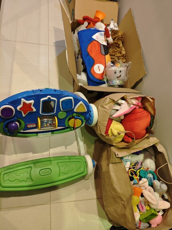 Elbląg Sprzedam zabawki, grzechotki, grające, interaktywne, stolik interaktywny dla malucha, układanki, ksiazki pucio,