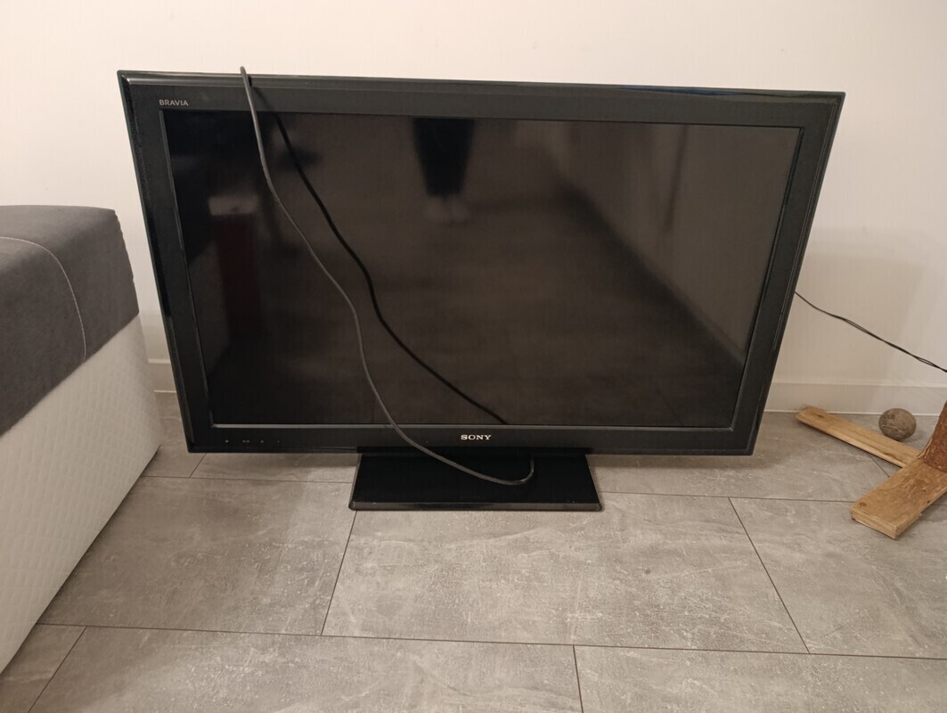 Elbląg Telewizor 40 cali
Wolnostojący, marki Sony Bravia 
Nie ma możliwości podłączenia do internetu 
Cena do negocjacji