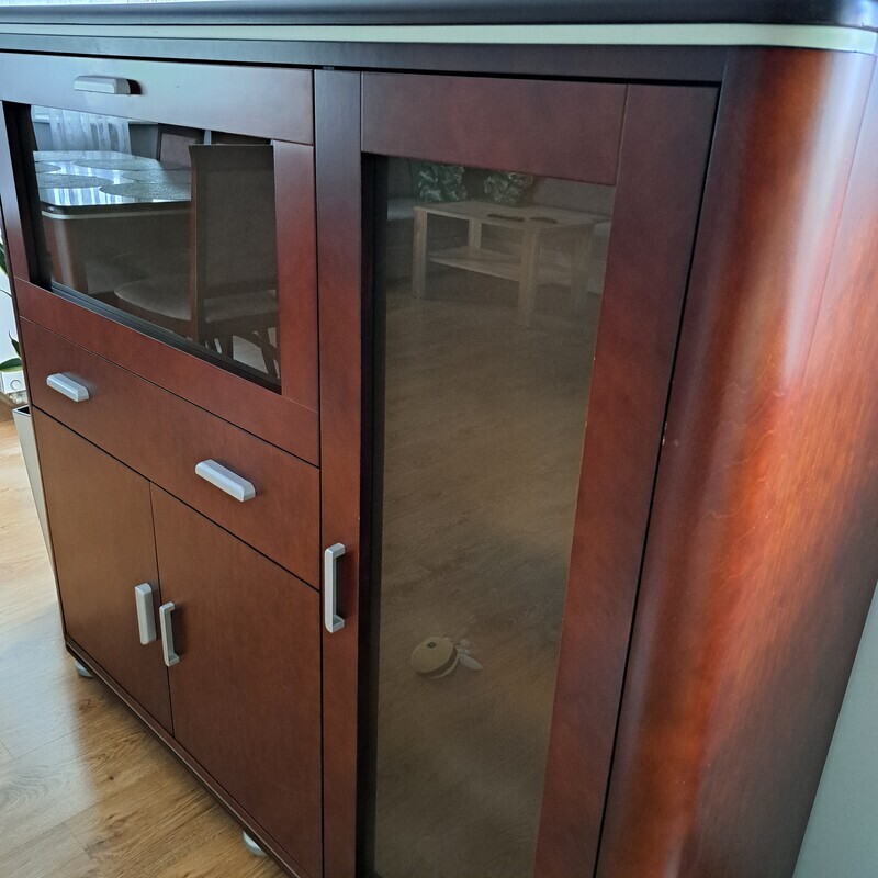 Elbląg DREWNIANA komoda na sprzedaż, elegancka, wykonana idealnie, firmy Meble Bydgoskie, w bardzo dobrym. stanie.