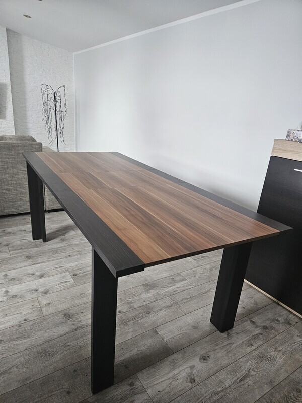 Elbląg Sprzedam stół o wymiarach 90x160 cm (po rozłożeniu 90x200). Preferowany odbiór osobisty, brak wysyłki