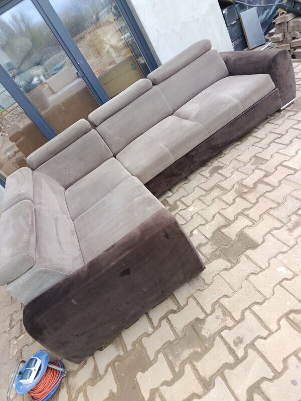 Elbląg Sprzedam narożnik z funkcją spania. 
Rogówka ma regulowane zagłówki. 
Wymiary ok 260x190 
Możliwość transportu